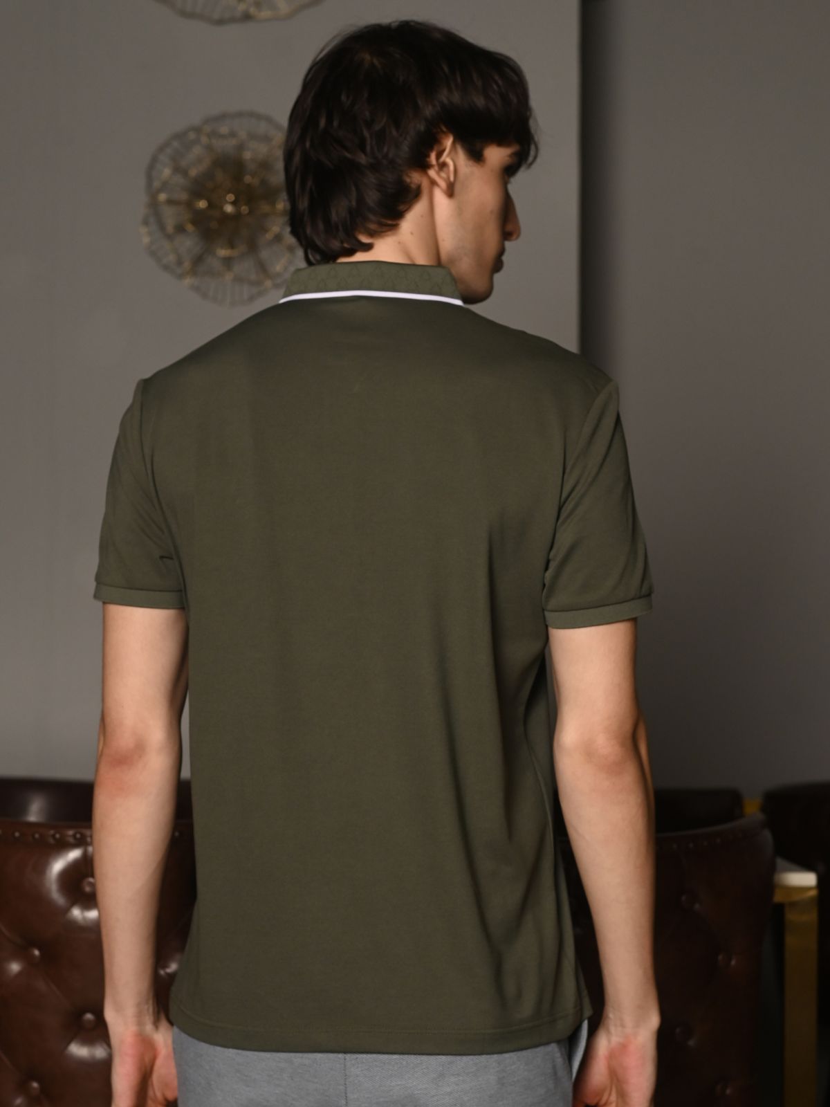 Olive Solid Polyester Lycra T-shirt For Men