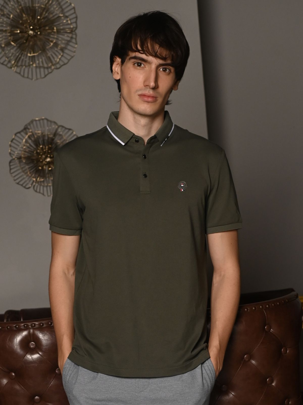 Olive Solid Polyester Lycra T-shirt For Men